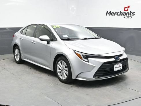 Used 2024 Toyota Corolla LE w/ LE Convenience Package FWD image 1