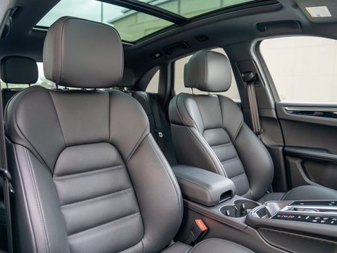 Certified 2026 Porsche Macan AWD/4WD image 26