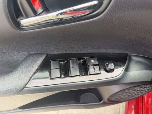 Used 2022 Toyota Prius LE FWD image 11