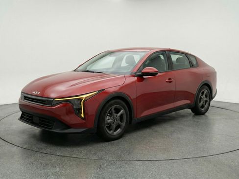 Used 2025 Kia K4 LXS image 3