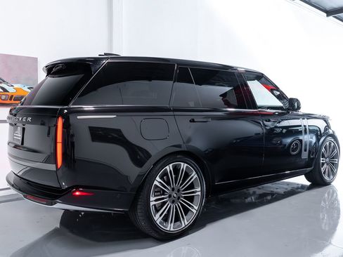 Used 2024 Land Rover Range Rover Long Wheelbase SE image 6