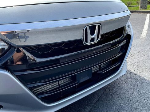 Used 2018 Honda Accord Touring image 34