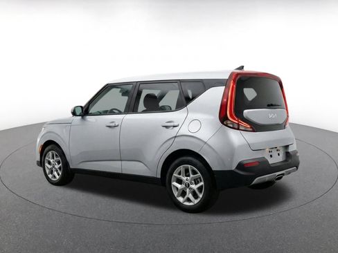 Used 2025 Kia Soul LX w/ LX Technology Package FWD image 7