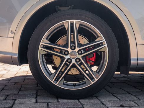 Used 2019 Audi SQ5 Prestige w/ Prestige Package AWD/4WD image 13