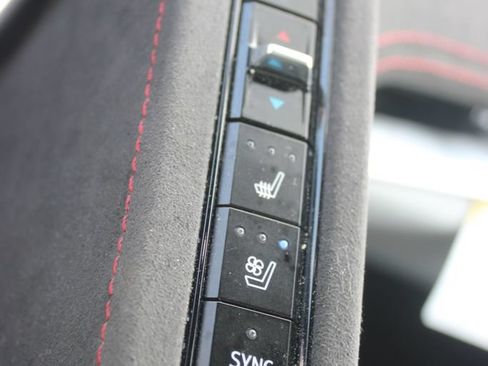 Used 2023 Chevrolet Corvette Stingray Premium Cpe w/ Z51 Performance Package RWD image 31