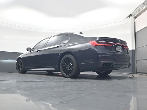 Used 2021 BMW 750i xDrive w/ Executive Package image 21