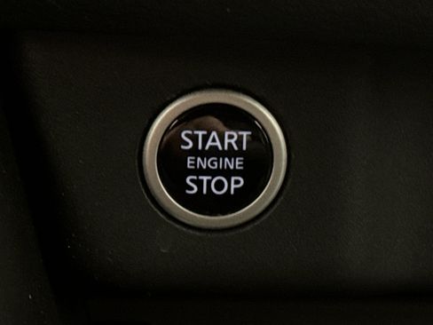 Used 2023 Nissan Rogue SV image 18