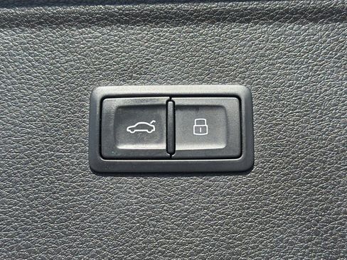 Used 2018 Audi Q5 Prestige w/ Prestige Package image 13