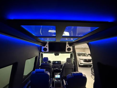 Used 2024 Mercedes-Benz Sprinter 2500 image 38