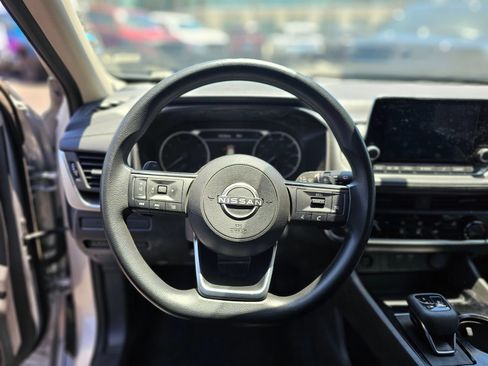 Used 2024 Nissan Rogue S FWD image 21