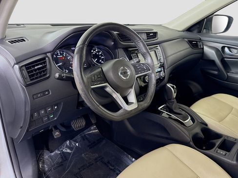Used 2019 Nissan Rogue SV image 23