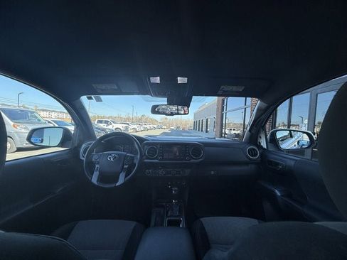 Used 2020 Toyota Tacoma TRD Off-Road image 15