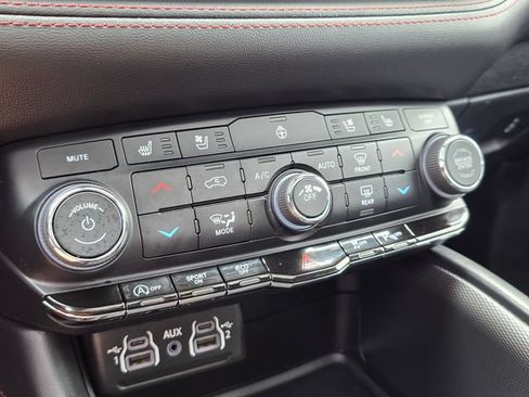 Used 2024 Dodge Durango GT RWD image 30