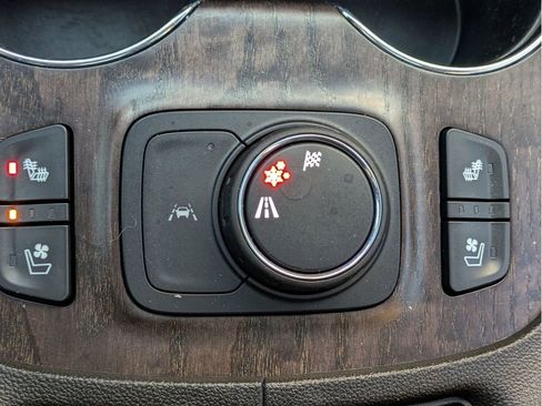 Used 2022 GMC Acadia Denali w/ Denali Technology Package image 16