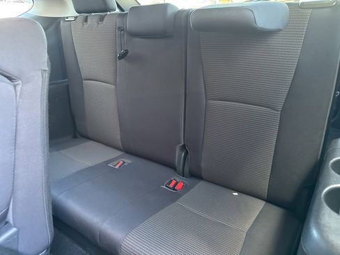 Used 2022 Toyota Highlander L image 9