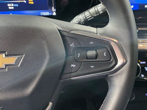 Used 2025 Chevrolet Trax LT w/ LT Convenience Package FWD image 36