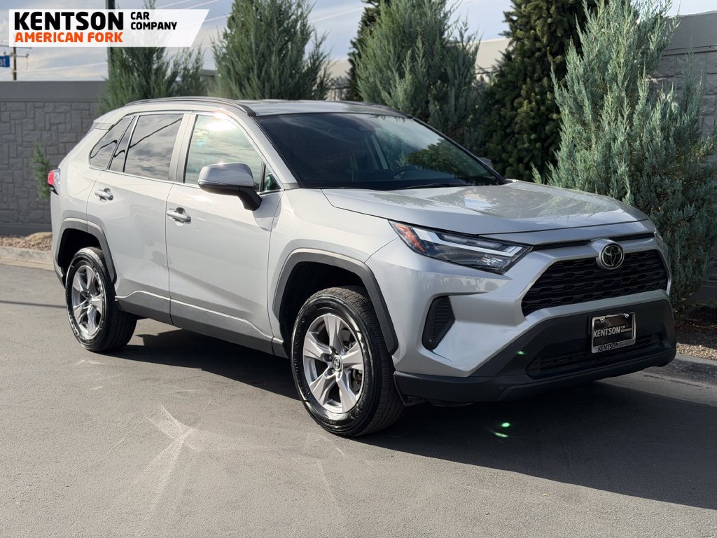 Used 2025 Toyota RAV4 XLE AWD/4WD image 10