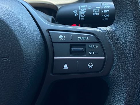 Used 2023 Honda HR-V LX image 23