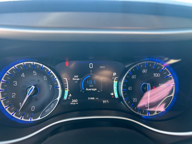 Used 2024 Chrysler Pacifica Touring-L FWD image 10