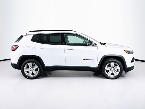 Used 2022 Jeep Compass Latitude FWD image 10