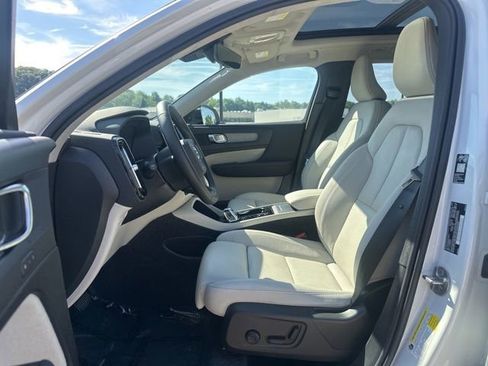 Certified 2026 Volvo XC40 B5 Plus AWD/4WD image 17