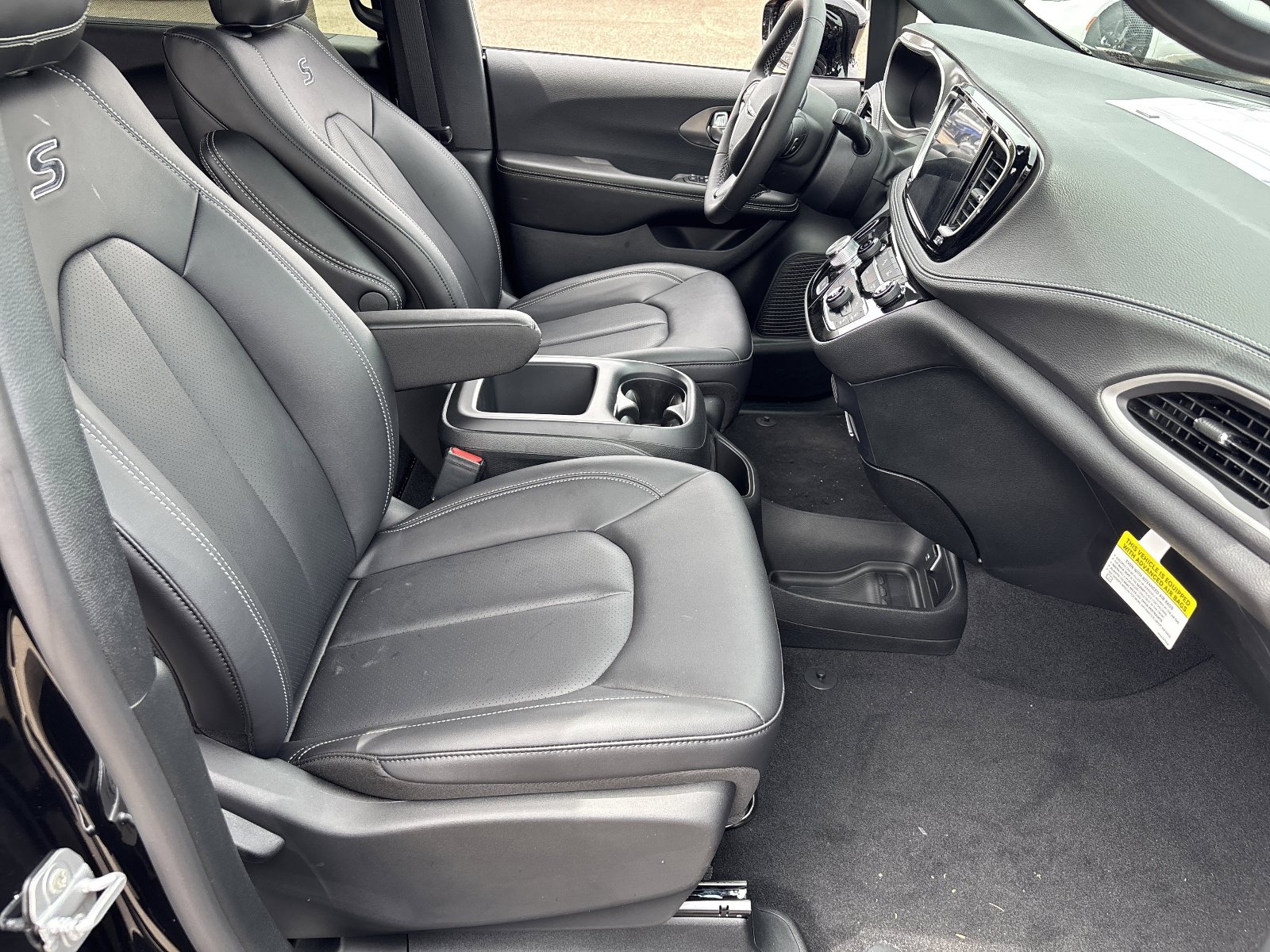 New 2026 Chrysler Pacifica Select w/ S Appearance Package FWD image 8