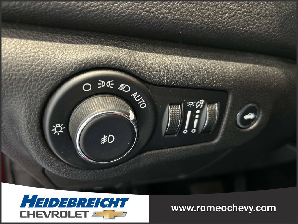 Used 2015 Chrysler 200 S w/ Comfort Group FWD image 31