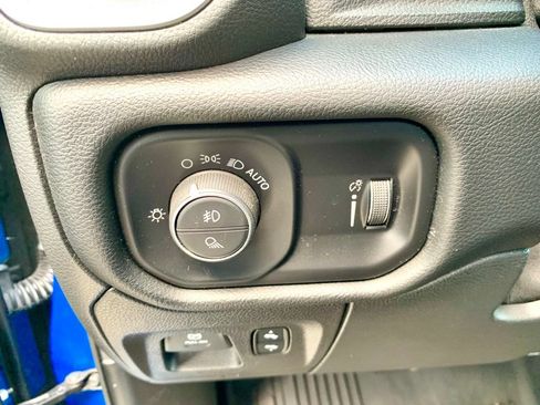 Used 2021 RAM 1500 Big Horn RWD image 29