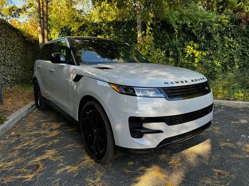 New 2025 Land Rover Range Rover Sport SE image 3