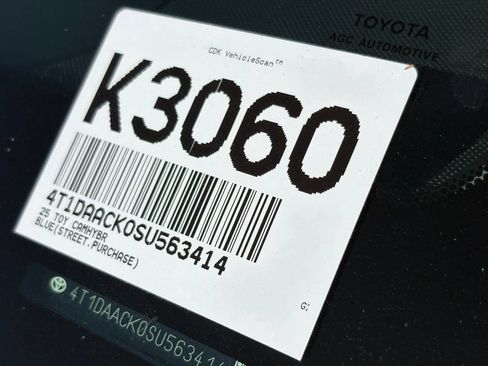 Used 2025 Toyota Camry LE FWD image 12