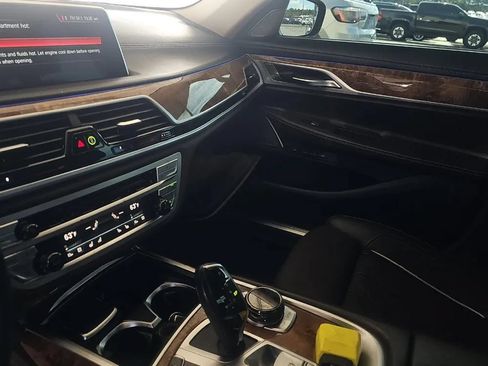 Used 2019 BMW 750i xDrive w/ Luxury Rear Seating Package AWD/4WD image 12