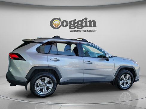 Used 2024 Toyota RAV4 XLE w/ Convenience Package FWD image 4