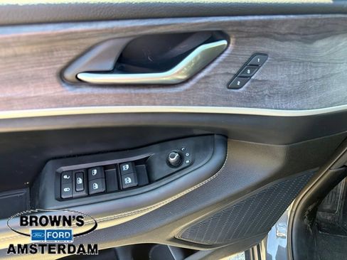 Used 2023 Jeep Grand Cherokee L Limited AWD/4WD image 13