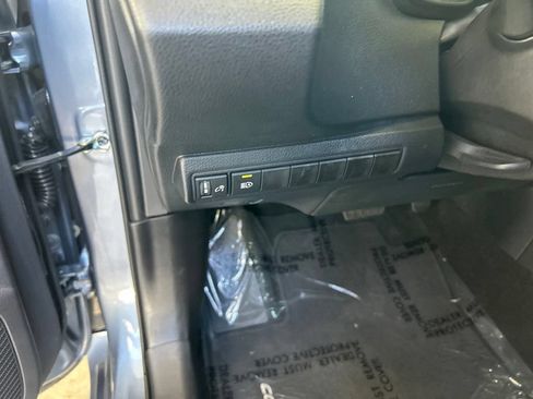 Used 2025 Toyota Corolla LE FWD image 38