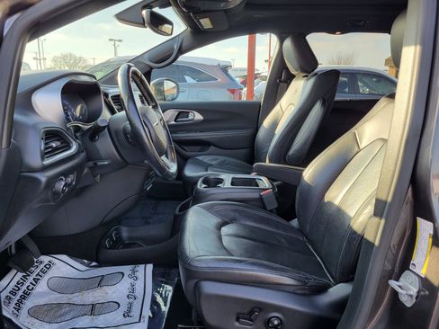 Used 2018 Chrysler Pacifica Touring-L Plus image 14