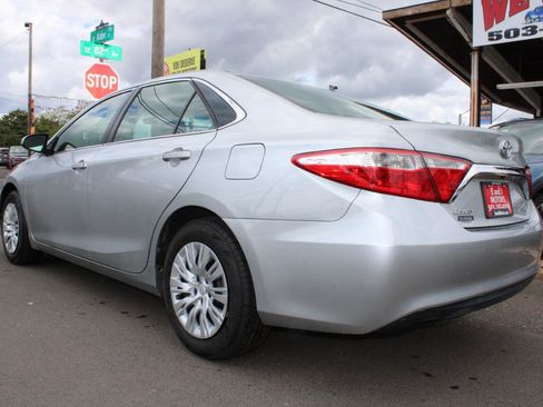 Used 2015 Toyota Camry LE FWD image 4