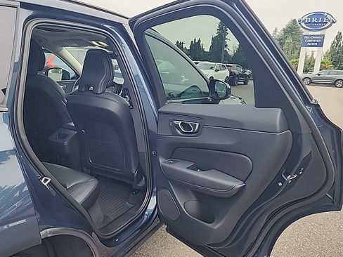 Used 2024 Volvo XC60 B5 Core w/ Protection Package Premier AWD/4WD image 17