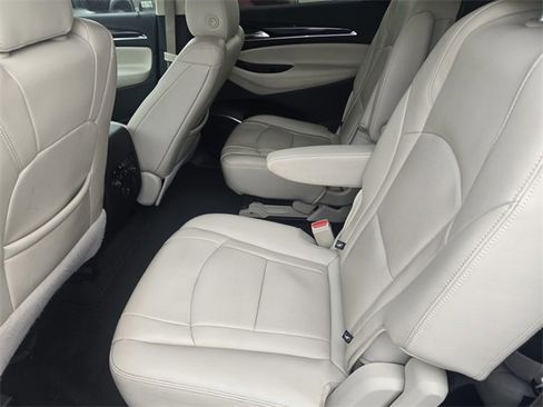 Used 2022 Buick Enclave Essence image 11