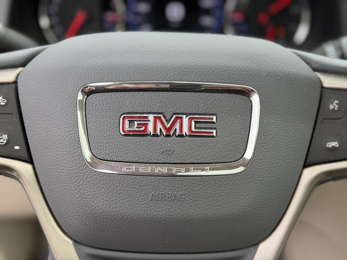 Used 2022 GMC Acadia Denali w/ Denali Ultimate Package AWD/4WD image 18