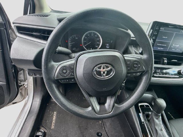 Used 2020 Toyota Corolla LE FWD image 16