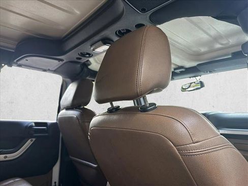 Used 2016 Jeep Wrangler Unlimited Sahara w/ Connectivity Group image 26