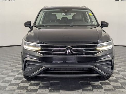 Used 2022 Volkswagen Tiguan SE image 3