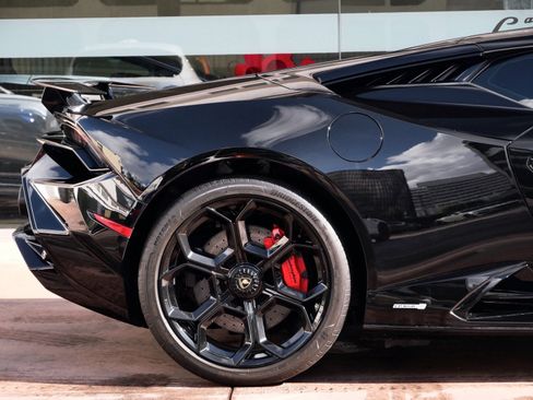 Used 2024 Lamborghini Huracan Tecnica image 13