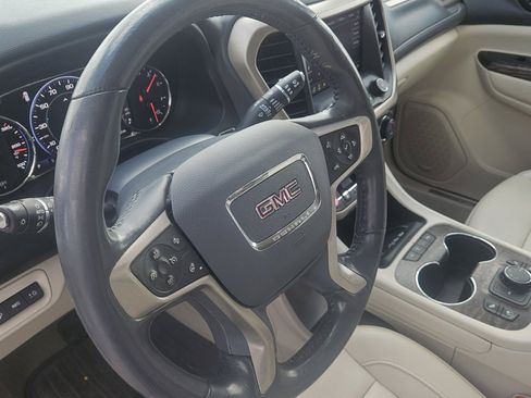 Used 2020 GMC Acadia Denali w/ Technology Package FWD image 19