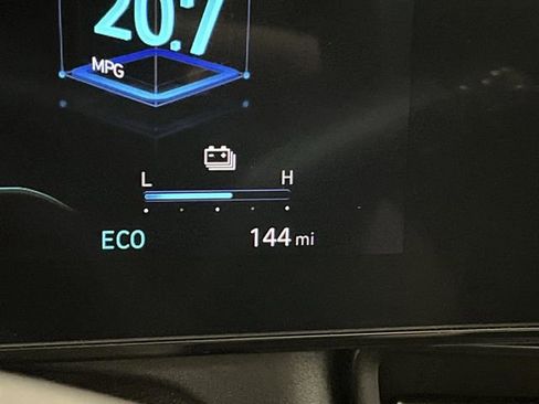 Used 2025 Hyundai Elantra SEL image 6