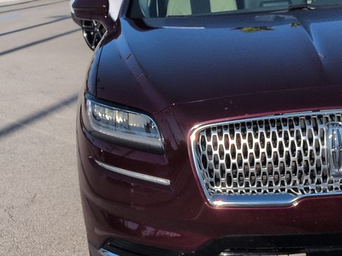 Certified 2021 Lincoln Nautilus Reserve AWD/4WD image 10