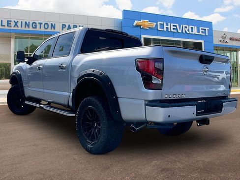 Used 2021 Nissan Titan SL w/ Moonroof Package image 3