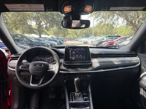Used 2025 Jeep Compass Latitude AWD/4WD image 32