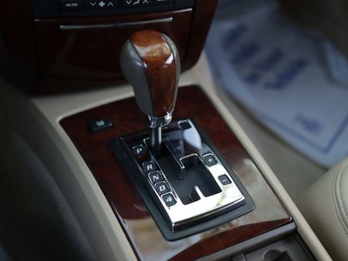 Used 2006 Cadillac SRX w/ Seating Package image 16