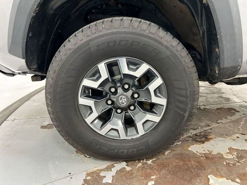 Used 2016 Toyota Tacoma TRD Off-Road w/ Premium & Technology Package image 27